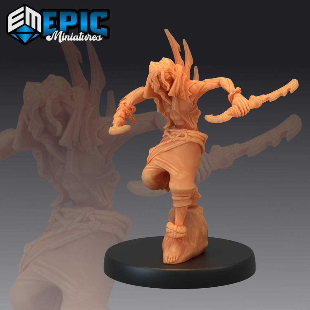 Marine Warrior Dual Sword / Legendary Sea Fisher / Ocean Water Hunter -  Epic Miniatures - Miniatures by Only-Games.co