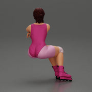 Roller skater in pink outfit performs balanced squat arms crossed - Only-Games