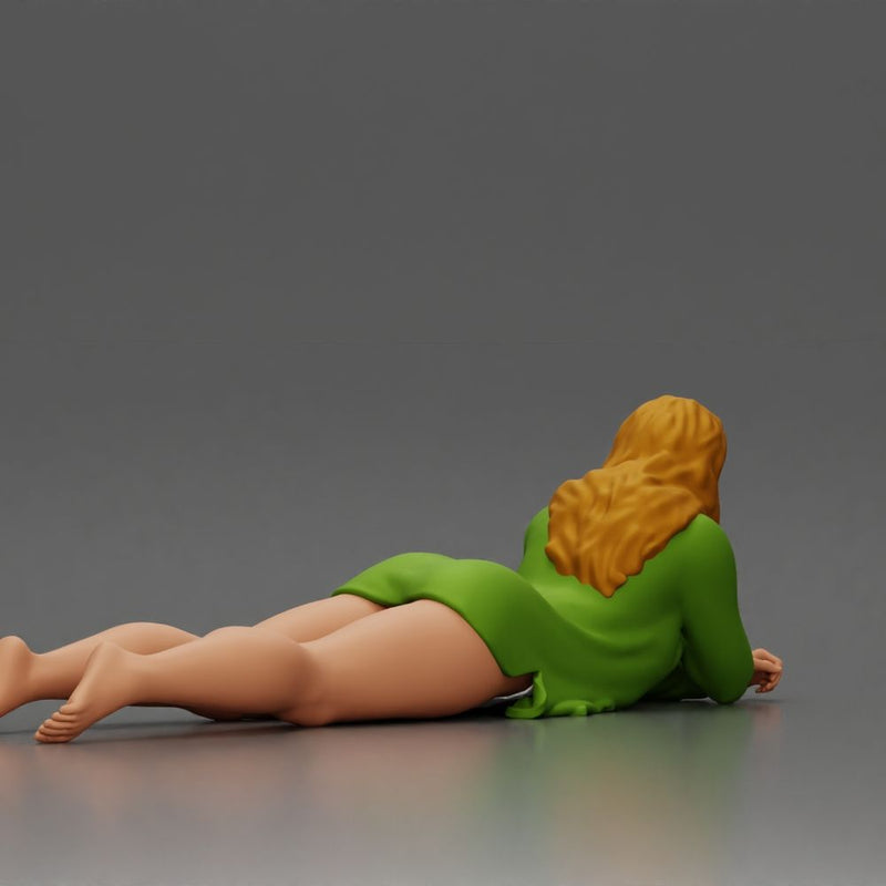 Girl with long hair in green dress lying with calm on the beach - Only-Games