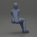 Roller skater in pink outfit performs balanced squat arms crossed - Only-Games