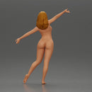 Naked Golden dancer spins gracefully - Only-Games