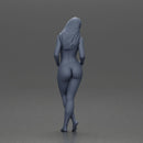 Naked woman posing with crossed legs - Only-Games