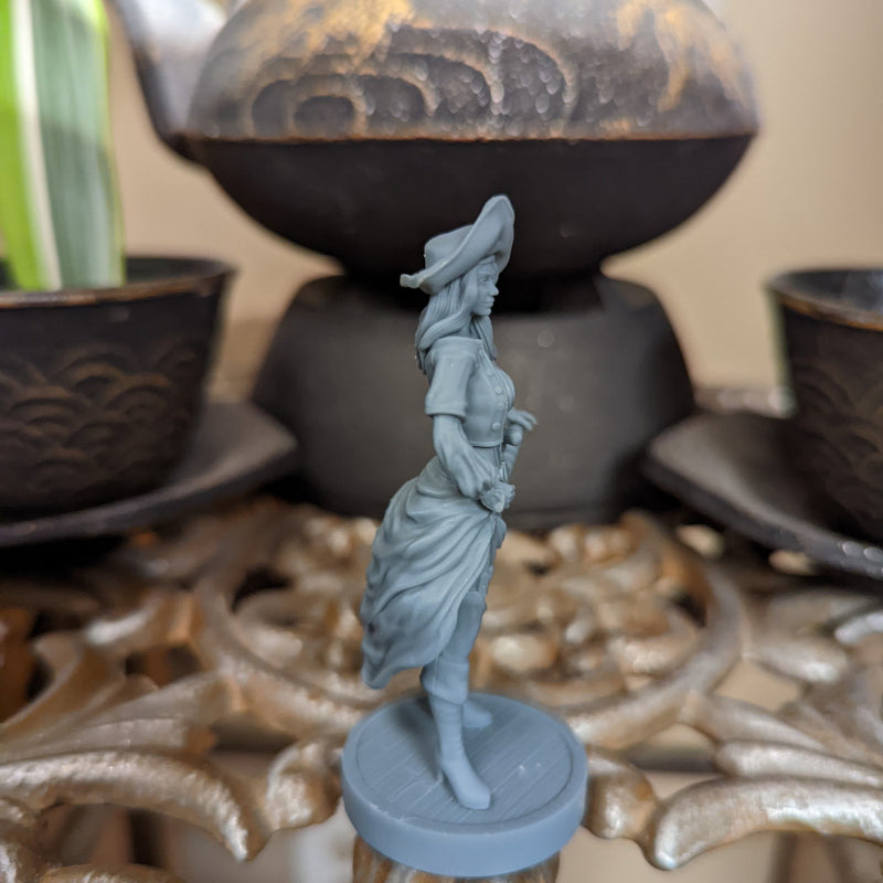 Clarisse Sea Captain – Pirate Sea Captain - 75mm + 35mm Scale