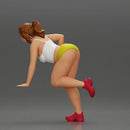 Fitness girl in the gym training with a single-arm dumbbell row - Only-Games