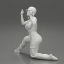 automotive mechanic girl with suit and helmet check the car - Only-Games