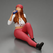 Tired woman mechanic in shirt pants and backwards cap sitting and drinking water during from bottle - Only-Games