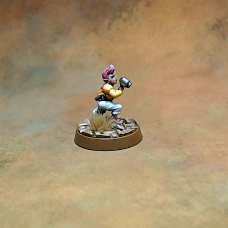 Pinkie, Halfling female Bard/Singer (32mm scale presupported miniature)