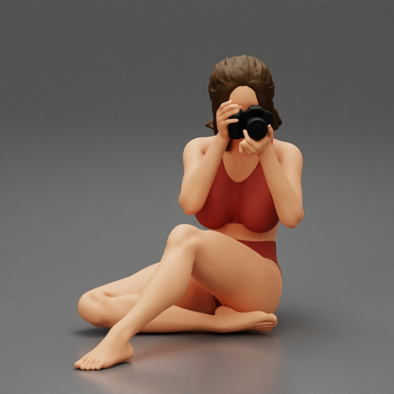 Woman photographer in bikini sitting and holding a camera - Only-Games