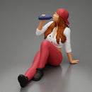 Tired woman mechanic in shirt pants and backwards cap sitting and drinking water during from bottle - Only-Games