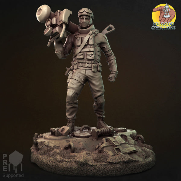 Ukrayins’kyy soldat iz raketoyu Javelin - 32mm