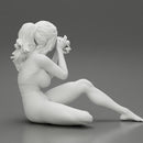 Woman photographer in bikini sitting and holding a camera - Only-Games