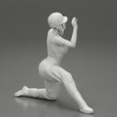 automotive mechanic girl with suit and helmet check the car - Only-Games