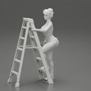 Young girl mechanic climbing the ladder - Only-Games