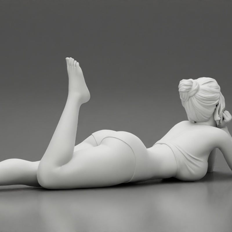 Sexy woman lying in fashionable elegant bikini swimsuit - Only-Games