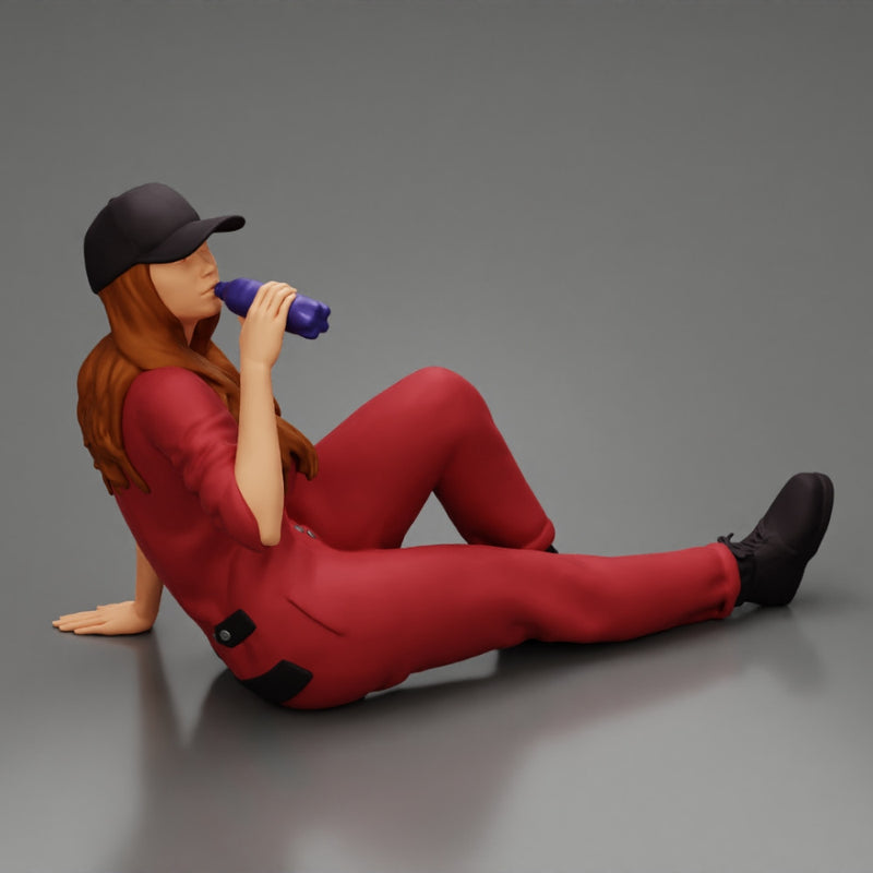 Tired woman mechanic in suit and cap sitting and drinking water during from bottle - Only-Games