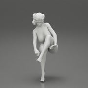 Naked sexy woman sitting - Only-Games