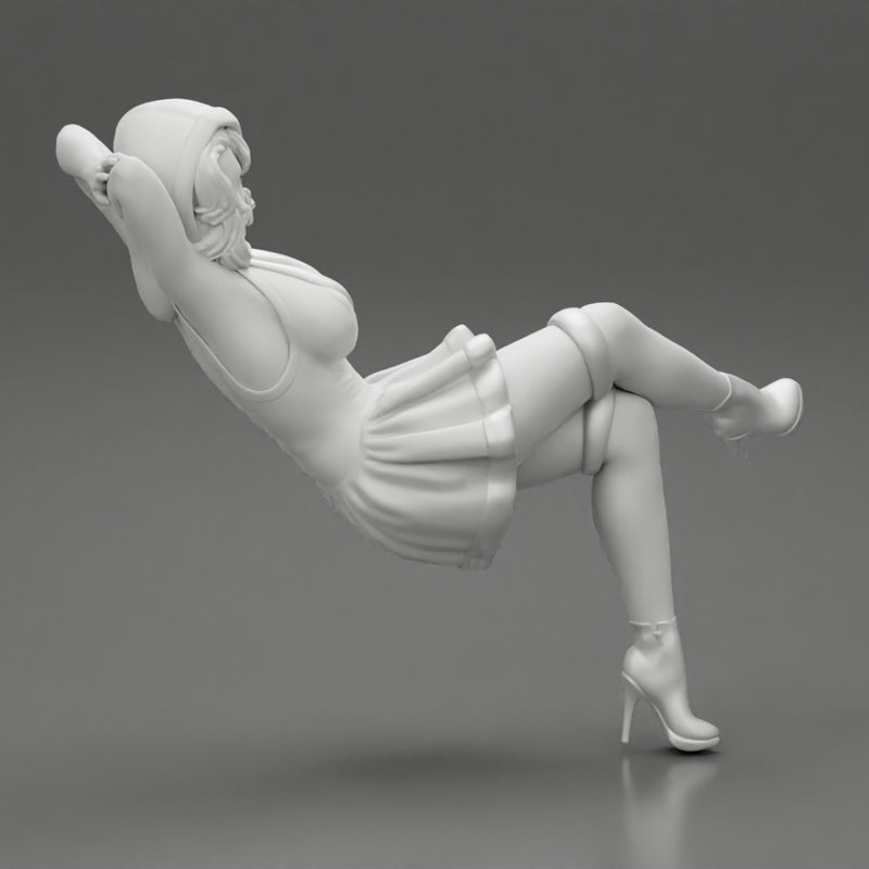 Santa Female sitting in vintage chair in hat - Only-Games