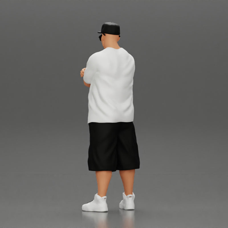 Fat Gangster in cap and sunglasses folding one's arms - Only-Games