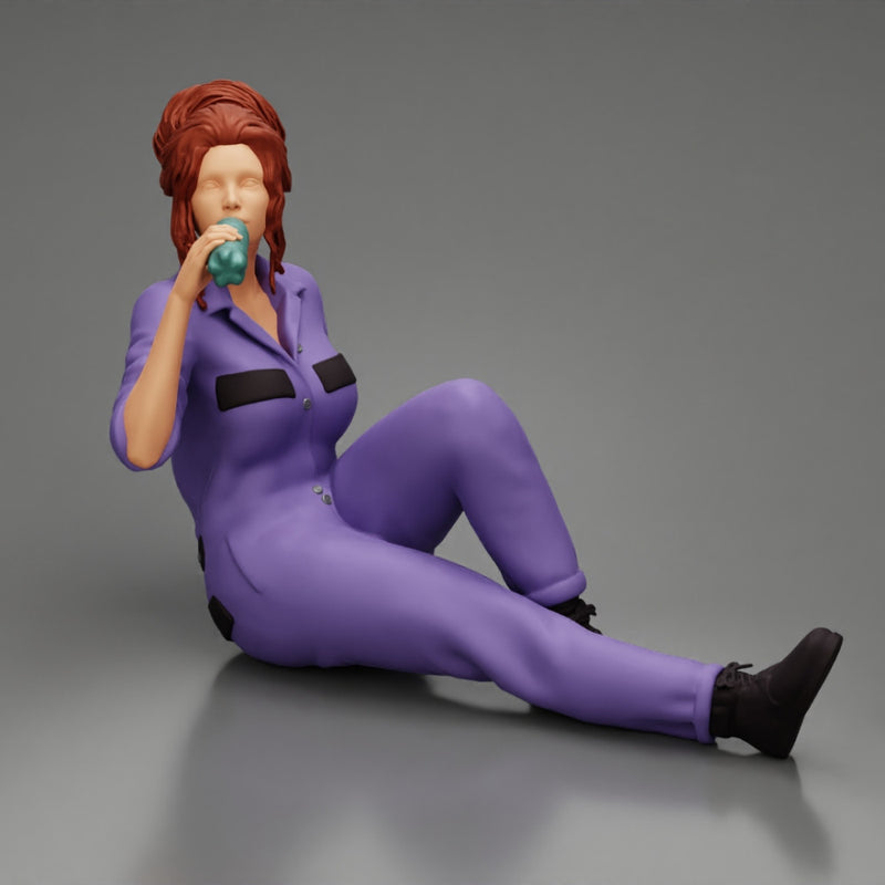 Tired woman mechanic sitting and drinking water during from bottle - Only-Games