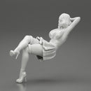 Santa Female sitting in vintage chair - Only-Games