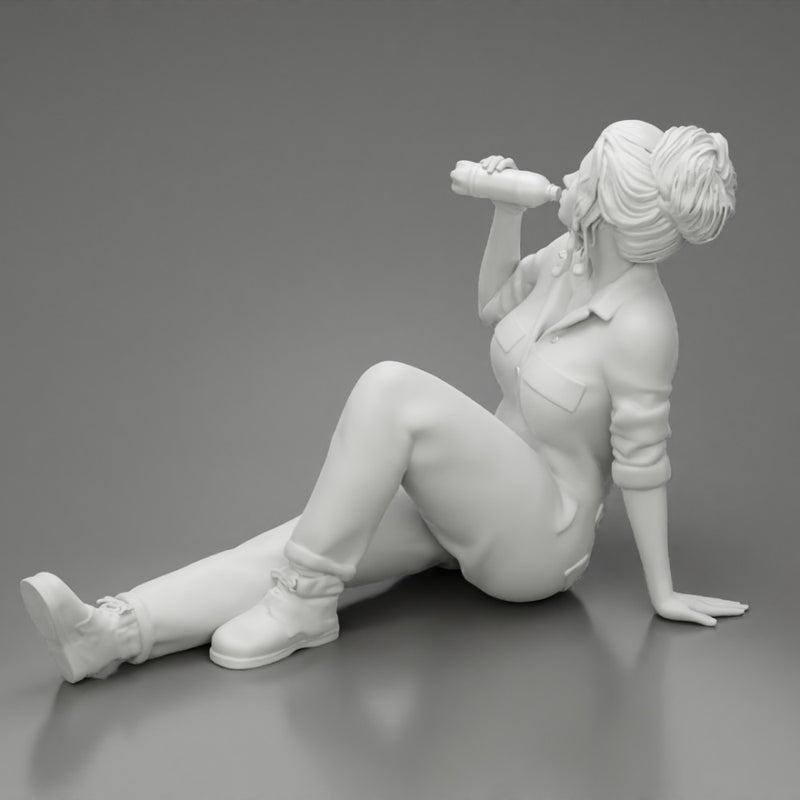 Tired woman mechanic sitting and drinking water during from bottle - Only-Games