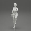 Young girl mechanic climbing - Only-Games