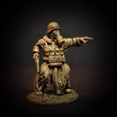 Trench Pistoleer Pointing