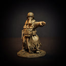 Trench Pistoleer Pointing