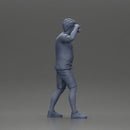 Man in shorts carrying girlfriend on shoulders - Only-Games