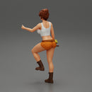 Young girl mechanic climbing - Only-Games