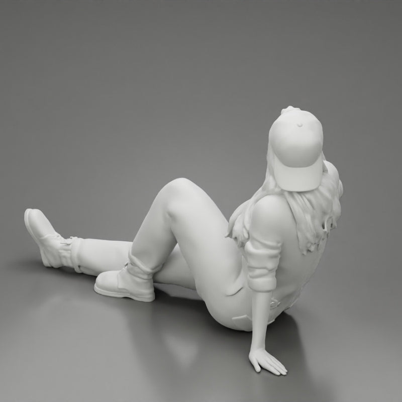 Tired woman mechanic in suit and backwards cap sitting and drinking water during from bottle - Only-Games