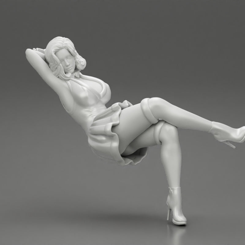 Santa Female sitting in vintage chair - Only-Games