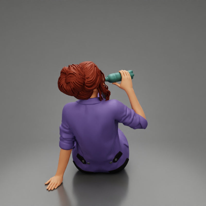 Tired woman mechanic sitting and drinking water during from bottle - Only-Games