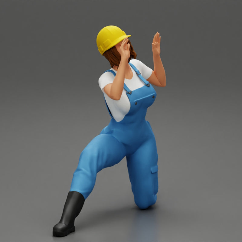 automotive mechanic girl with suit and helmet check the car - Only-Games