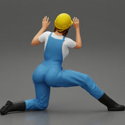 automotive mechanic girl with suit and helmet check the car - Only-Games