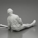 A soldier who fell after a strong battle and is waiting for help + weapons - Only-Games