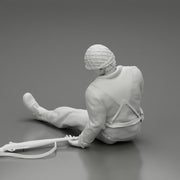 A soldier who fell after a strong battle and is waiting for help + weapons - Only-Games