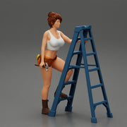 Young girl mechanic climbing the ladder - Only-Games