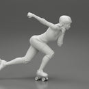 Derby girl speed skating around the bend fast - Only-Games