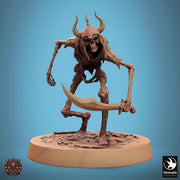 Skeleton Persian Warrior Sneaking Sword  | Undead Unpainted miniature DnD | 28mm, 32mm, 54mm, 75mm,100mm | Pathfinder | Rescale Miniatures - Only-Games