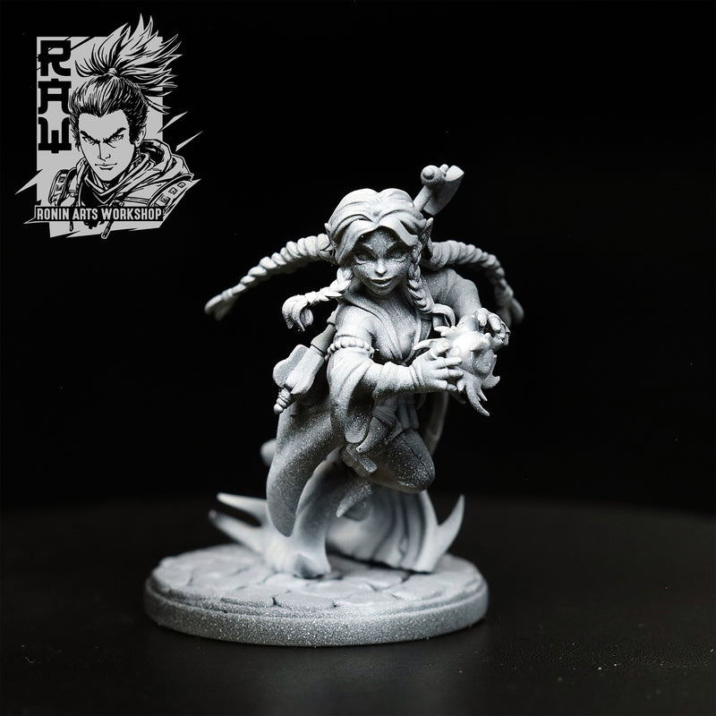 Trili - Female Gnome Thief - 54mm - Only-Games