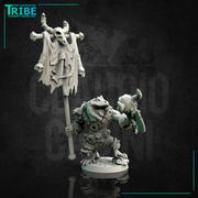 (0124) Troglodyte lizard banner-bearer with axe - Only-Games