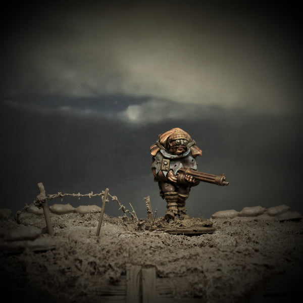 Last War Machine Gunner / Hugo Buzzsaw - Only-Games
