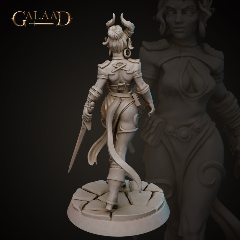 Female tiefling fighter - Only-Games