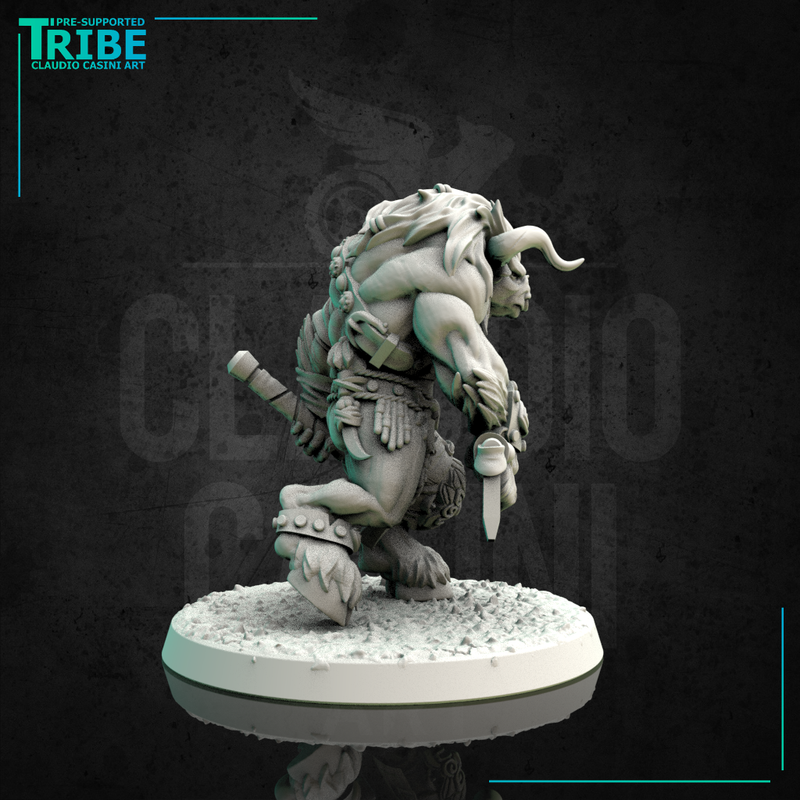 (L 0025) Male minotaur with axes + base (Large) - Only-Games