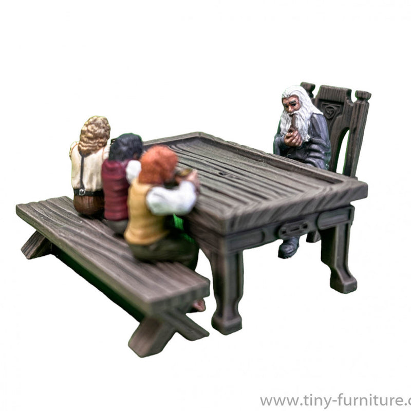 Halflings with a friend (SITTING FOLKS) - Only-Games