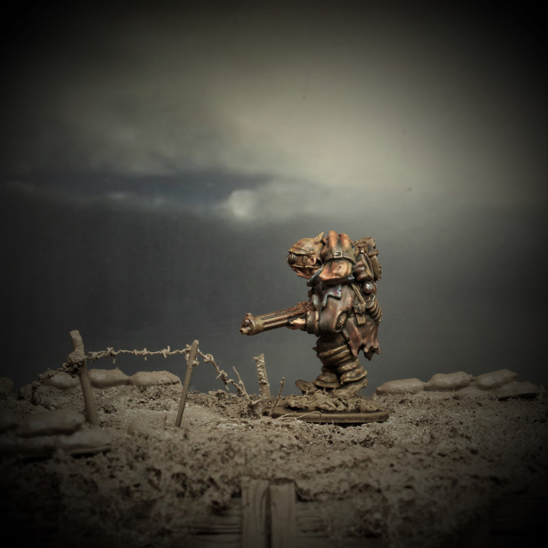 Last War Machine Gunner / Hugo Buzzsaw - Only-Games