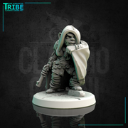 (0156) Male halfling hobbit rogue thief assassin with cape and knives - Only-Games