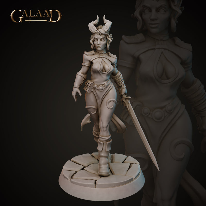Female tiefling fighter - Only-Games