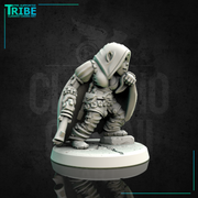 (0156) Male halfling hobbit rogue thief assassin with cape and knives - Only-Games